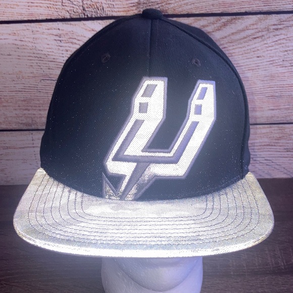 San Antonio Spurs Mitchell & Ness NBA Basketball Black & Gray Adjustable Hat - Picture 1 of 10